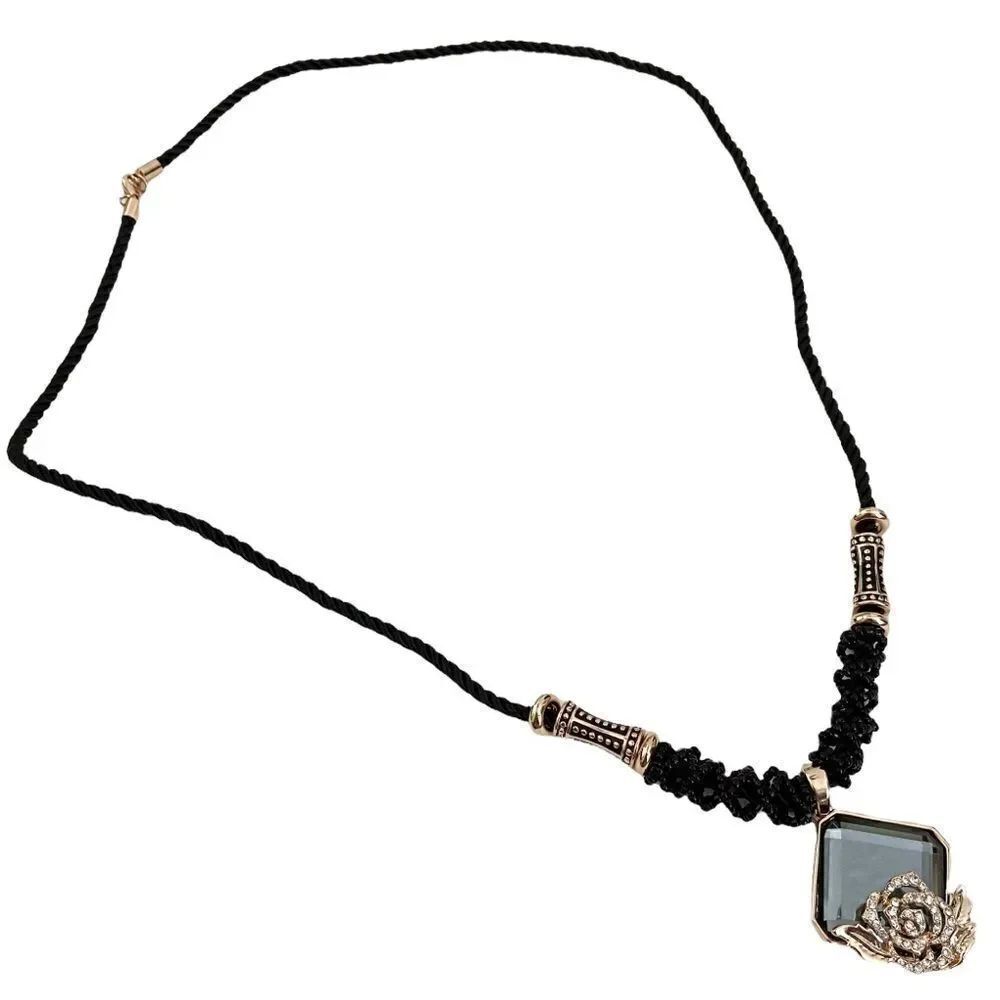 Fashionable High End Quality Boutique Crystal Necklace Jewelry